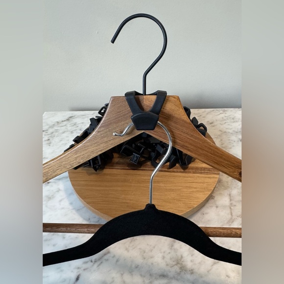 Black space saving hanger hooks closet organization - Picture 12 of 12